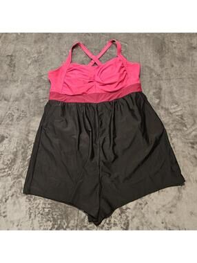 Bloomchic Ladies 22/24 Plus Romper Style Swimsuit Fushia & Black Colorblock New